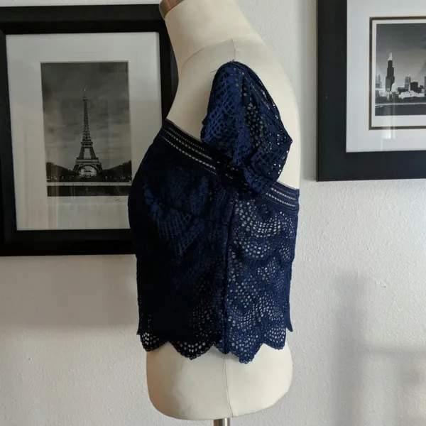 {Victoria's Secret} Navy Lace Top Size Large - Image 4