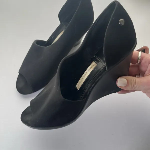 Dana Buchman Pira Stretch Heels Shoes Wedges Womens 6 Black Open Toe Slip On - Image 4