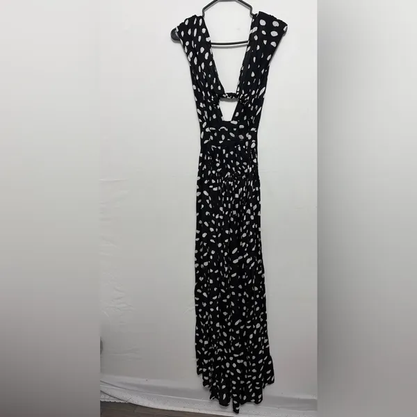 GB Black & White Polka Dot Maxi women’s size XS Dress Deep V Open Back(E47)✨ - Image 5