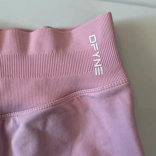 DFYNE Dynamic Seamless Scrunch Shorts Pink High Waisted Athletic Workout XS/S - Image 2