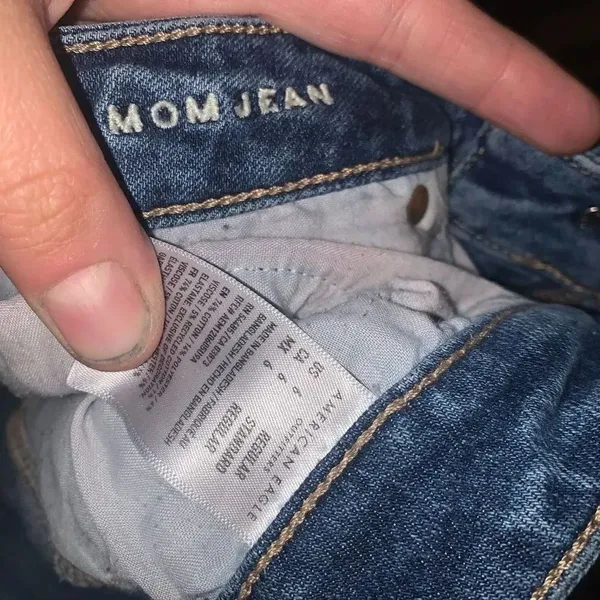 American Eagle distressed size 6 medium wash normcore jeans - Image 2