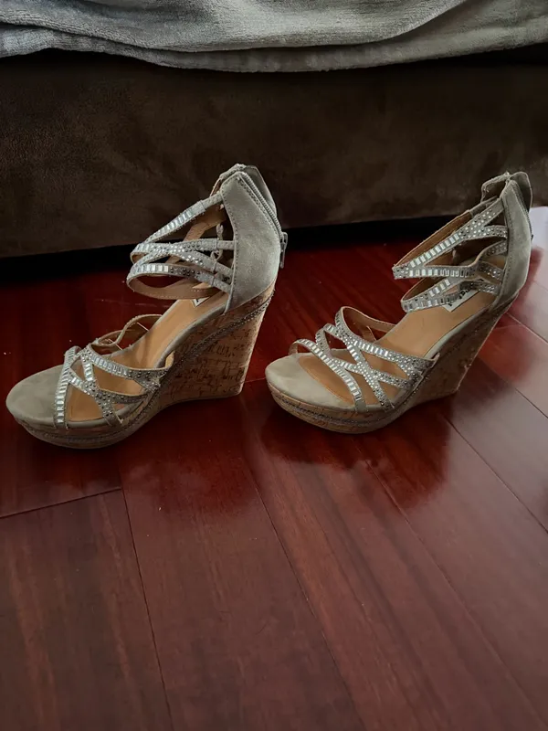 Wedge grey heels not rated - Image 2
