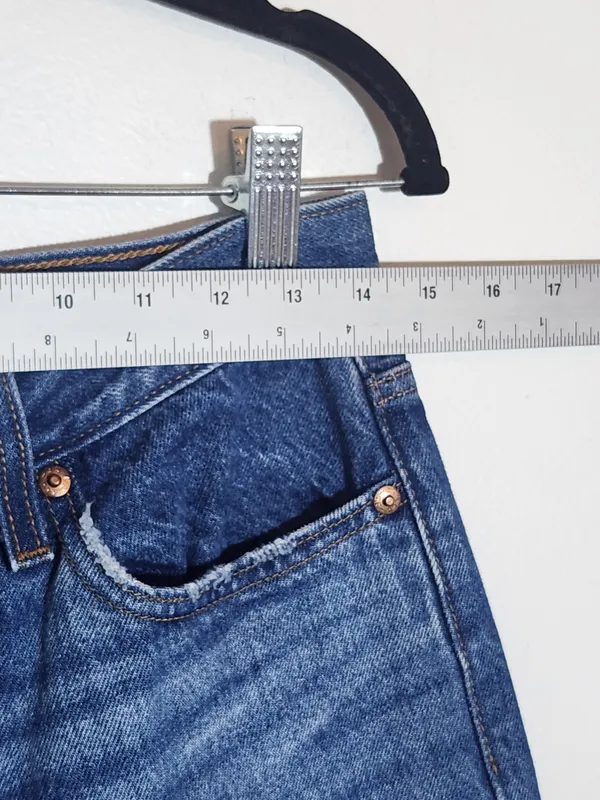 Levi's Women's Wedgie Ankle Jeans Size 28 - Image 6