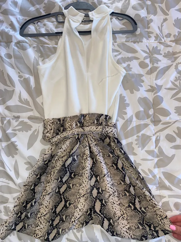 Mi Ami White / Snake Print Romper Size M - Image 4