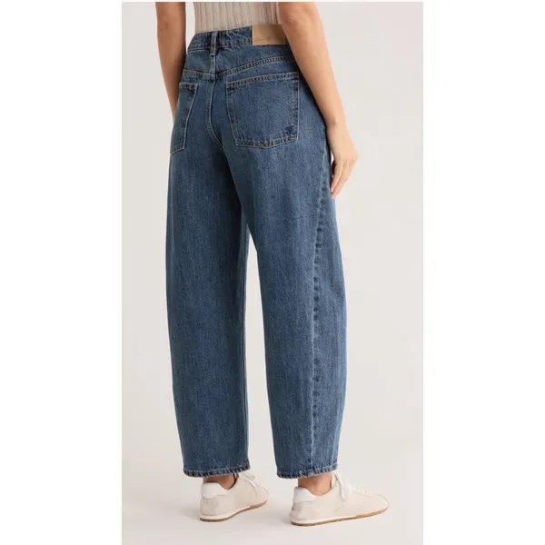 Seven7 Gusset High Waist Ankle Barrel Jeans in a medium-blue wash Size 8 - Image 2