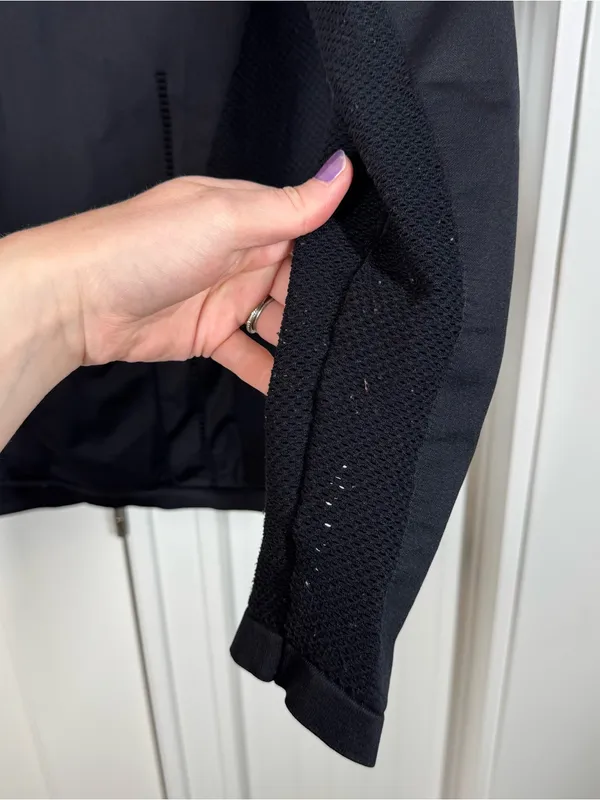 Varley Poinsetta mesh laser cut Black Jacket Size L/XL‎ activewear gym workout - Image 6