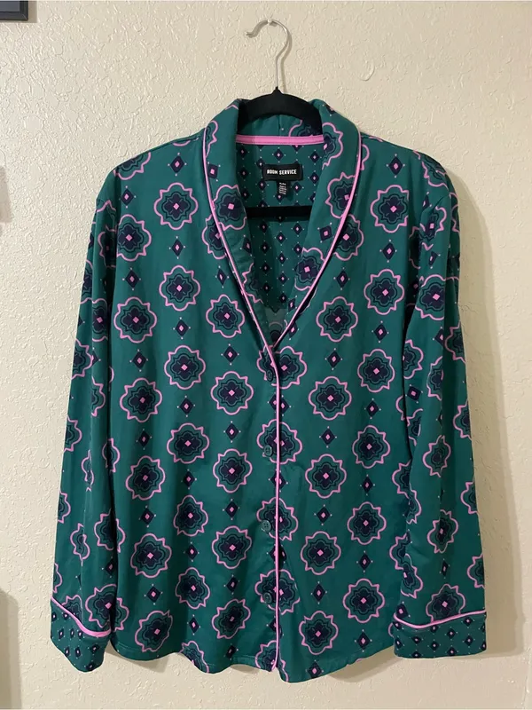 Room Service Geo Print Long Sleeve Pajama Sleep Top Size XL Green Pink Soft - Image 6