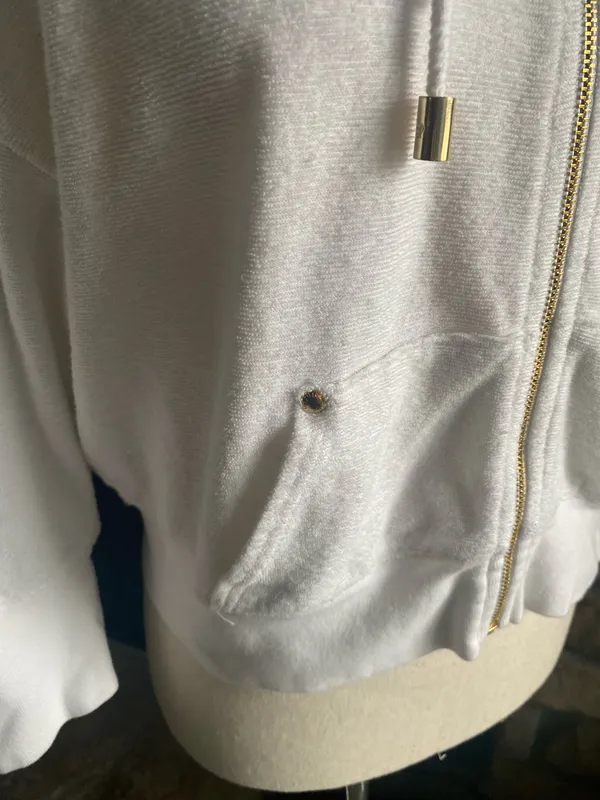 JUICY COUTURE-WHITE ZIP FRONT HOODIE-WOMENS SIZE SMALL Cozy white hooded zip-up jacket with drawstrings. Perfect for casual wear, 3/4 sleeves, gold hardware, J zipper pull, 100% cotton, has stretch, excellent condition Measurements: Bust: armpit to armpit 23-25 inches Length: shoulder seam to bottom 20 inches - Image 7