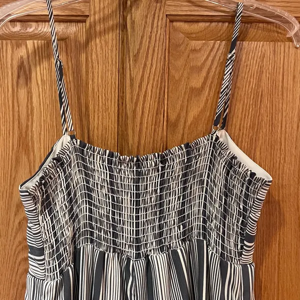 Boutique Stripe Sleeveless Smocked Cropped Jumpsuit‎ Blue & White Size Small - Image 6