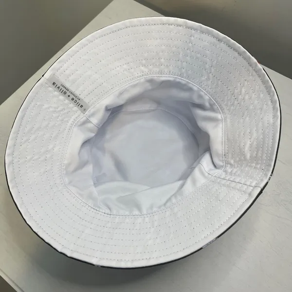 Alice+ Olivia NWT Reversible Bucket Hat Daisys & White 90s, Y2K - Image 4