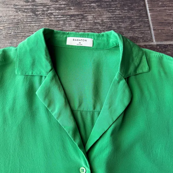 Aritzia Babaton Academy Silk Shortsleeved Blouse - Image 3