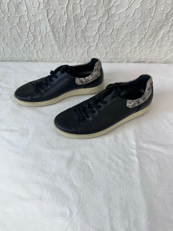 Ecco Soft Street Sneakers Black Leather Women’s Size EU 39/8-8.5 Comfy - Image 2