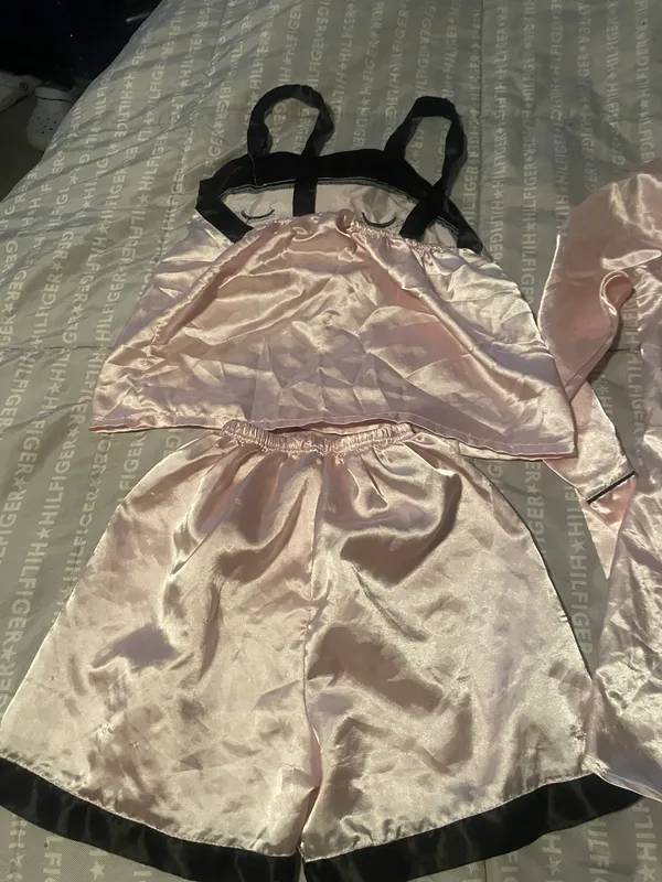 Size Medium Light Punk Satin 3 Piece Pajama Set Pink - Image 2