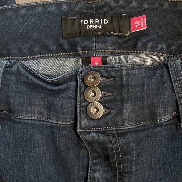 Torrid Dark Wash Denim Skinny Jeans Size 18 - Image 4