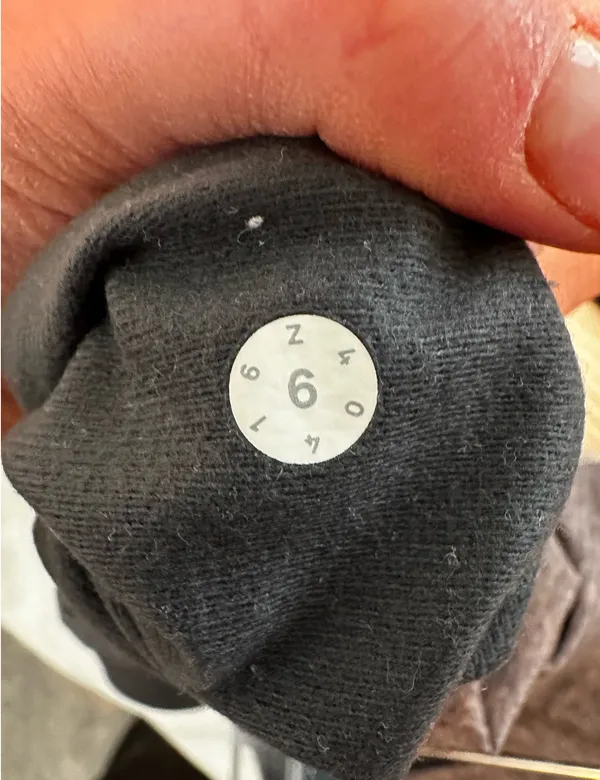 Lululemon joggers - Image 4