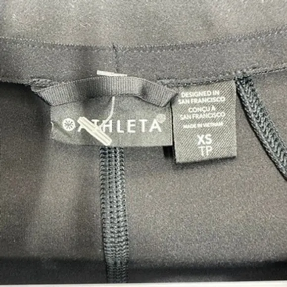 Athleta Salutation Half Zip Pullover‎ Black Ribbed Cuffs Breathable Wicking XS - Image 3