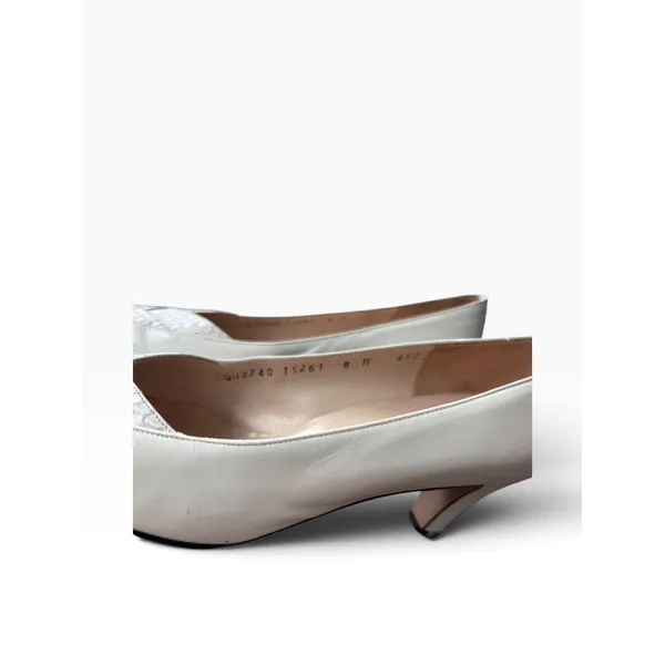 Vintage Salvatore Ferragamo Pumps 8 B White Leather Snakeskin Kitten Heel Italy - Image 8