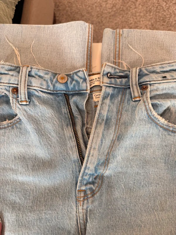 Abercrombie High-Rise Jeans 90s - Image 4