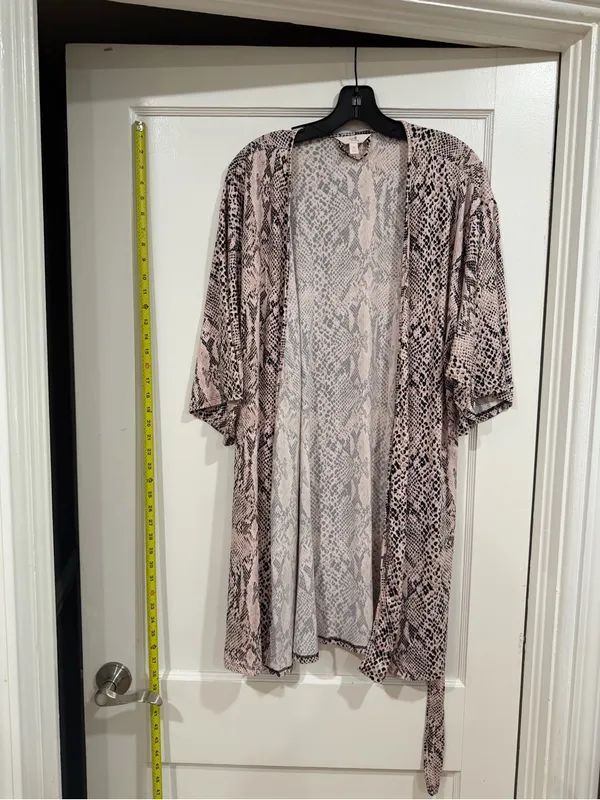 Secret Treasures Pink & Black Leopard Print Kimono - Image 6