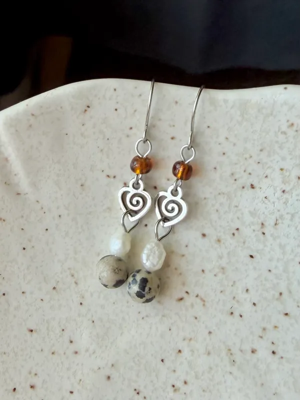 Handmade boho vintage aesthetic fairy style freshwater pearl & Dalmatian jasper stone unique dangle earrings🍃🌀 - Image 6