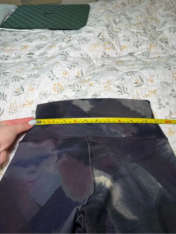 Lululemon Dark Color Patterned Active Leggings - Image 5