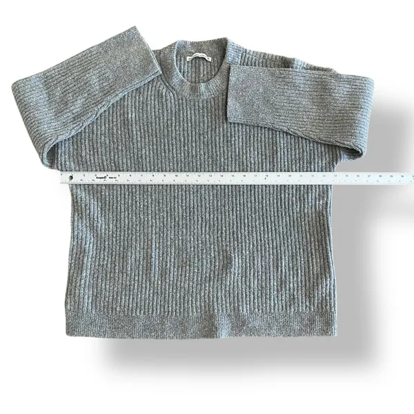 Abercrombie & Fitch Women’s Gray Ribbed Crew Sweater Size Medium‎ Wool Blend - Image 3