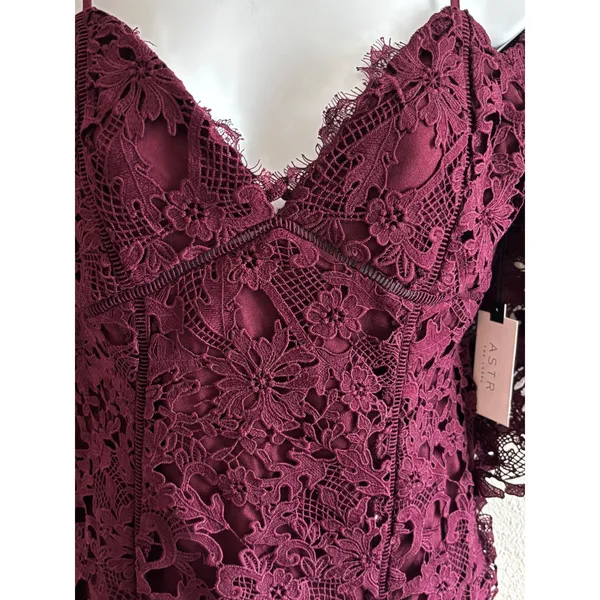 NWT ASTR The Label Lace Dress Size M Wine Cold Shoulder Floral Crochet Cocktail - Image 7
