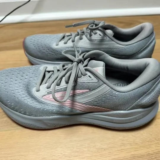 Brooks Adrenaline GTS 24 Running Shoes women’s 9.5 - Image 4