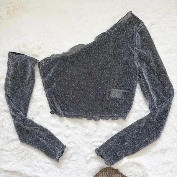 Shein Women's Grey and Silver Crop-top - Image 2