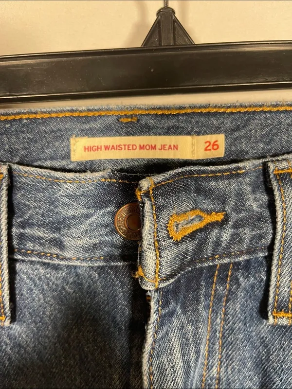 Levi’S High Waist Mom Jean Dark Wash Distressed 26 - Image 3