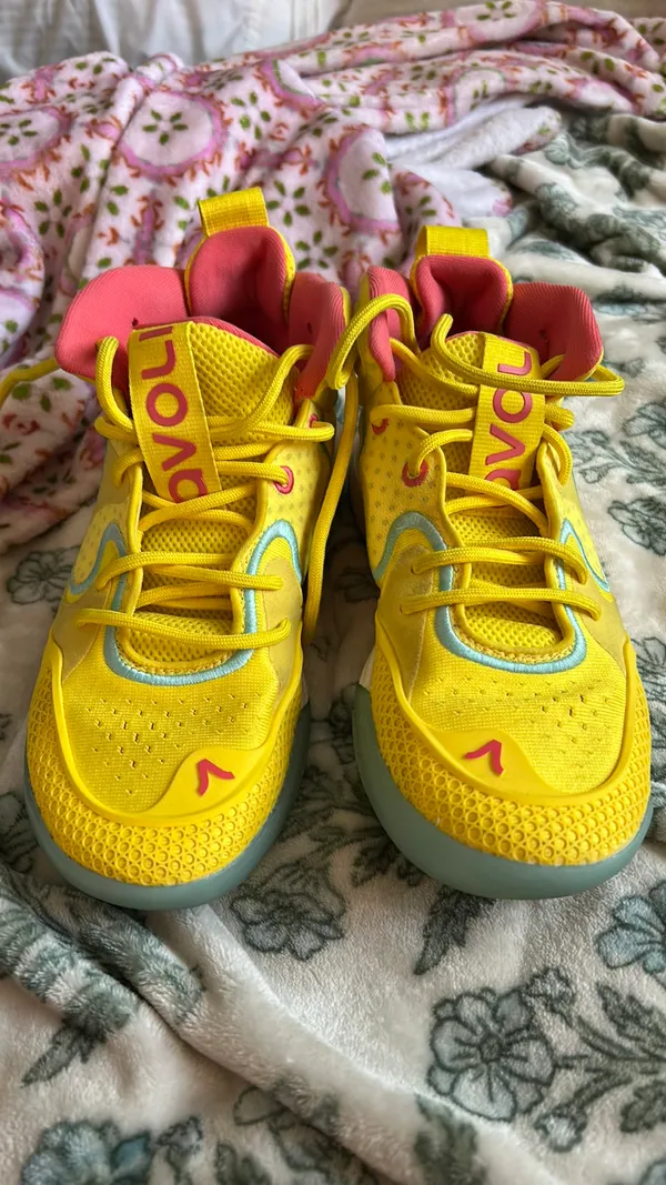 Avoli volleyball shoes Yellow Size 6 - Image 3