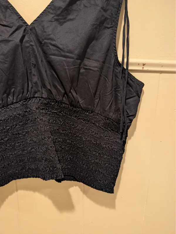 Old Navy V-neck Tank Top - Image 10