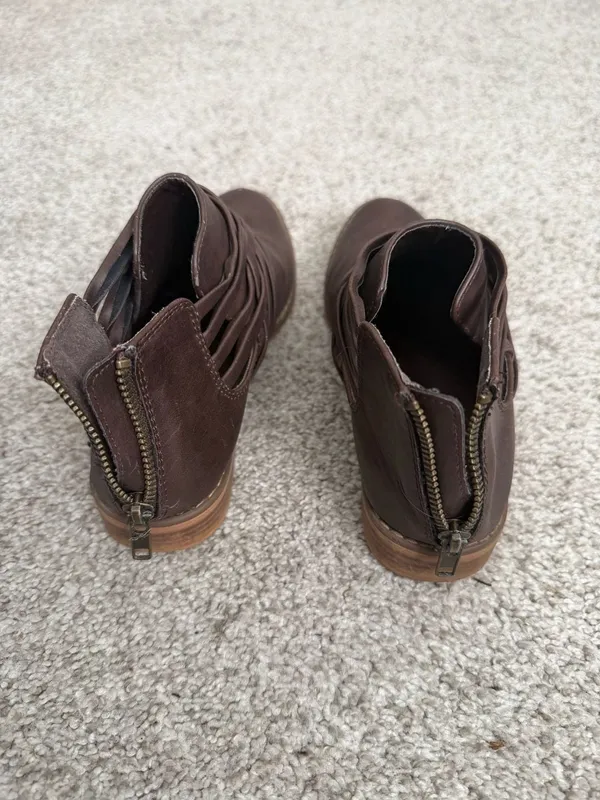 Rocket Dog Brown Criss-Cross Strappy Ankle Booties Size 7 - Image 5