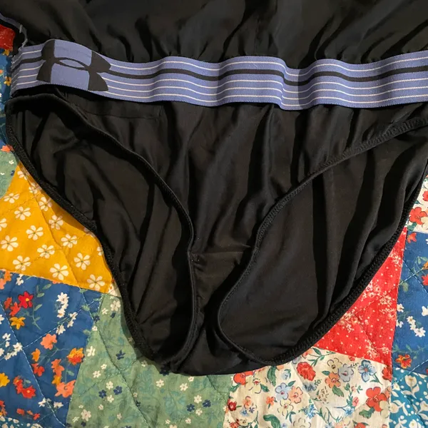 Under Armour Black & Blue Shorts - Image 5