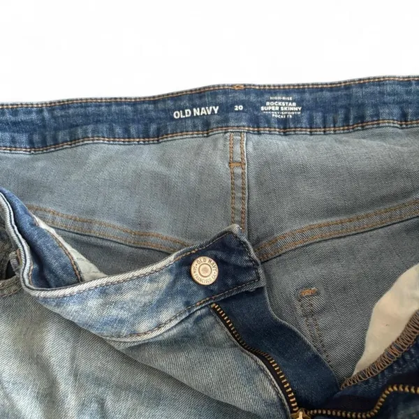 Old Navy light wash bootcut jeans size 20 in Women - Image 3