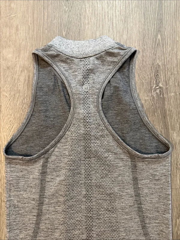 Lululemon 2 Swiftly Speed Sleeveless‎ Henley Heather Gray Workout Gym Yoga Top - Image 4