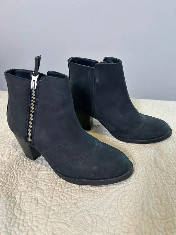 Topshop Black Suede Ankle Booties with Side Zip - Image 3