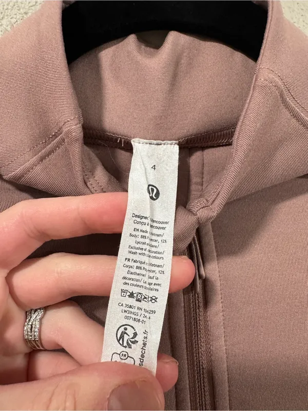 Lululemon it’s a Rulu Half Zip Pullover - Image 4