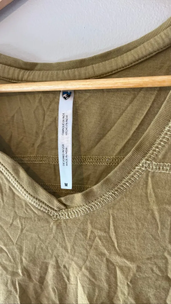 Kühl Women’s Organic Cotton V-Neck Short Sleeve Mustard Yellow Olive Green Top M - Image 5