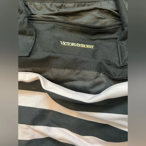 Victoria’s Secret Weekender Bag - Image 2