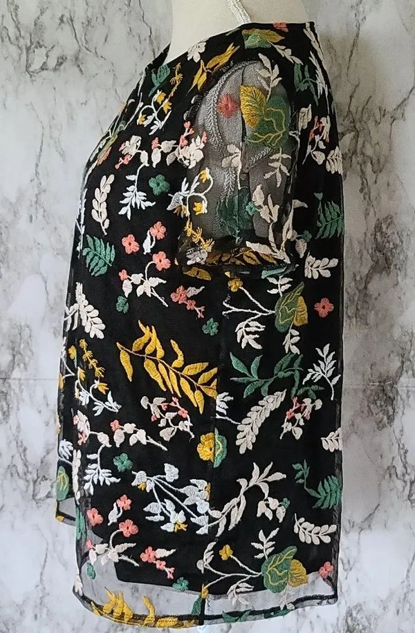 Ann Taylor Factory lace blouse size medium - Image 3