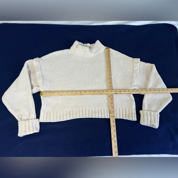 Urban Outfitters Cream‎ cropped sweater Size SP - Image 3