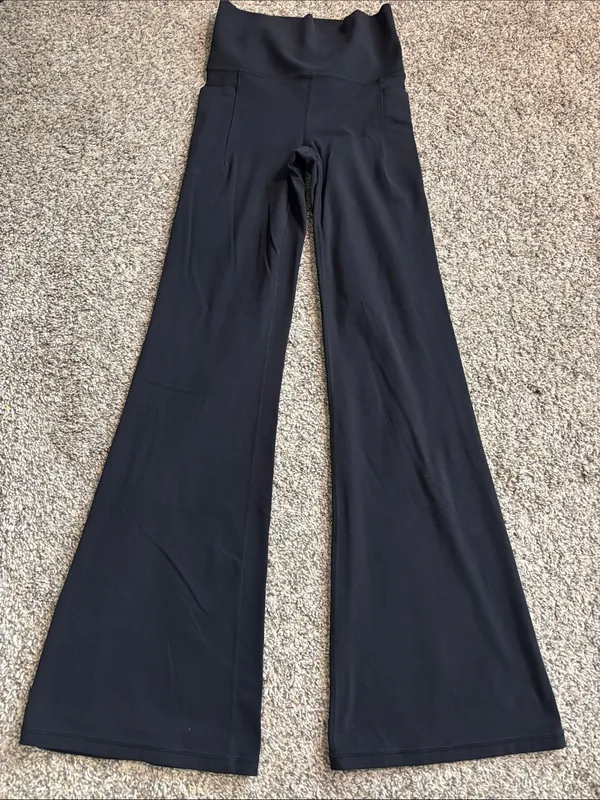 Athleta Salutation Stash Flares size XS - Image 2