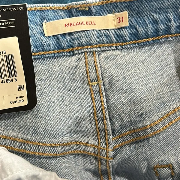 NWT Levi's Women's Ribcage Bell Bottom Jeans 31X32 - Image 9