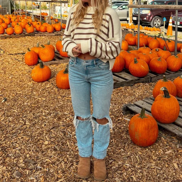 Abercrombie Curve Love 90s Straight Leg Jeans - Image 3