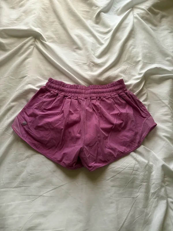 Lululemon Hotty Hot Short II *2.5" - Image 2