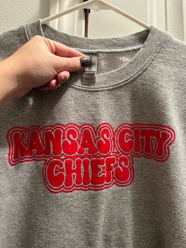 Gildan chiefs sweatshirt - Image 2
