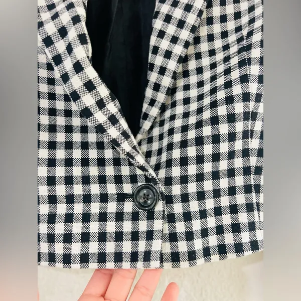 ZARA BLACK SINGLE BREASTED LAPEL COLLAR GINGHAM CROPPED BLAZER SIZE Med - Image 4