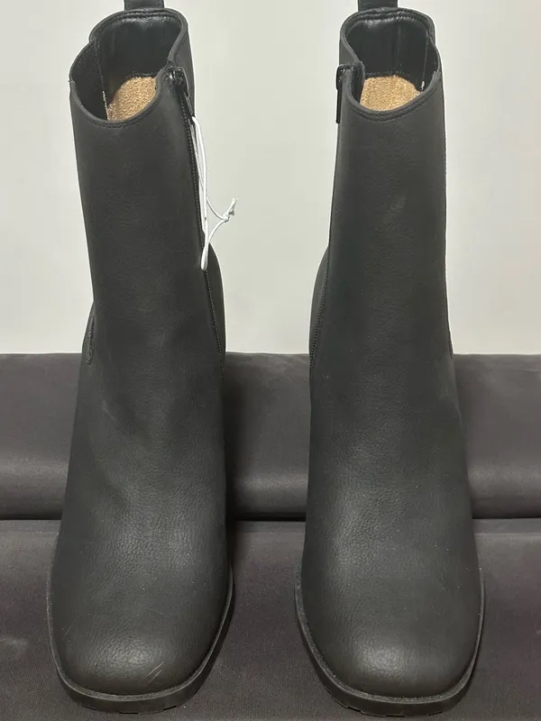 Amazon Essentials Black Chelsea Block Heel Ankle Boots Size 10.5 - Image 2