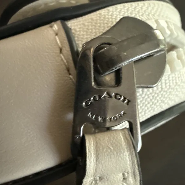 Coach Round Hybrid Pouch In Signature Canvas Central Embossed Coach Patch NWOT - Image 9